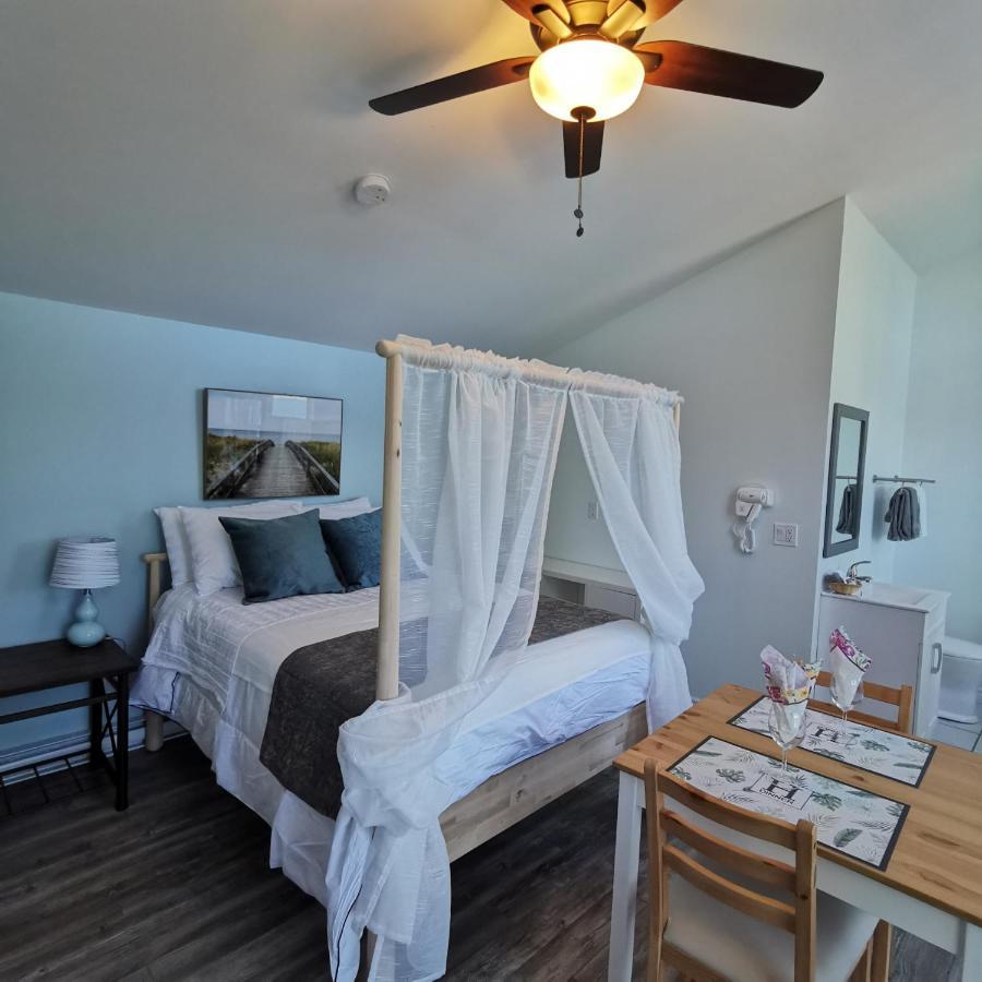 Knotty Pine Ocean Front Suite - Adults Only إينغونيش المظهر الخارجي الصورة
