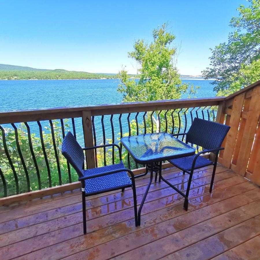 Knotty Pine Ocean Front Suite - Adults Only إينغونيش المظهر الخارجي الصورة