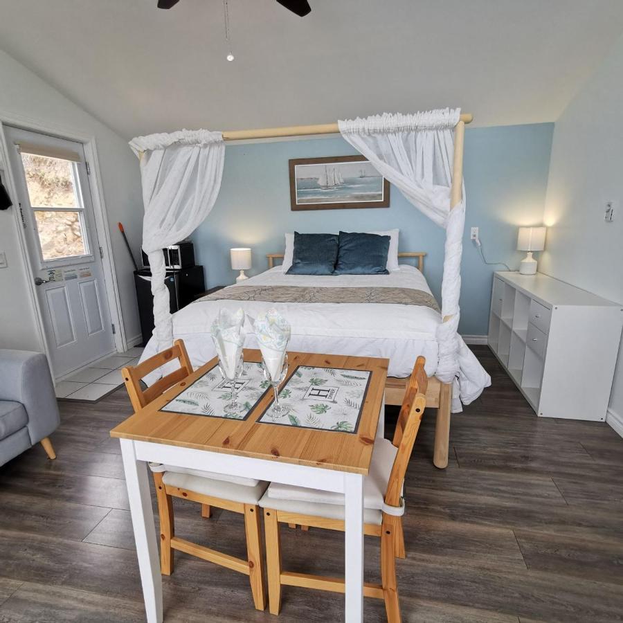 Knotty Pine Ocean Front Suite - Adults Only إينغونيش المظهر الخارجي الصورة