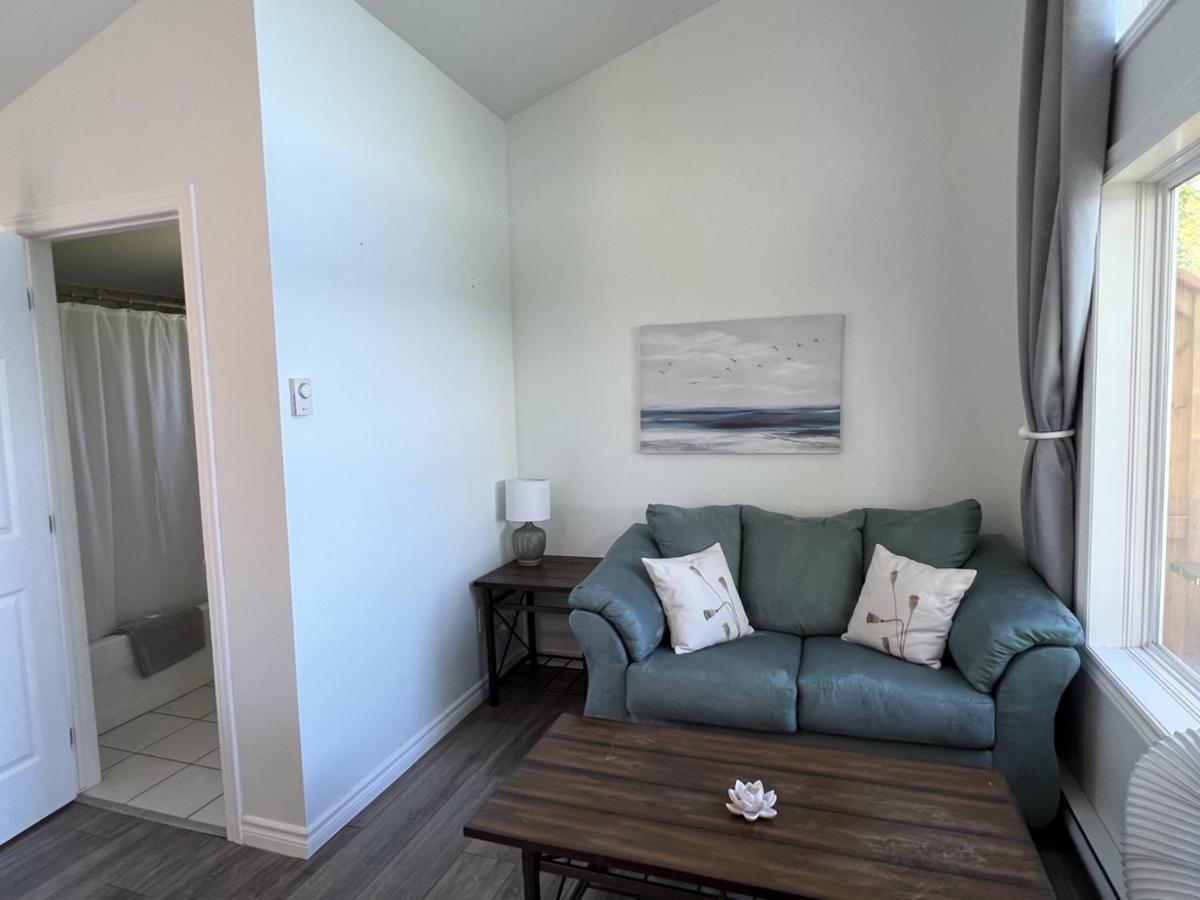 Knotty Pine Ocean Front Suite - Adults Only إينغونيش المظهر الخارجي الصورة