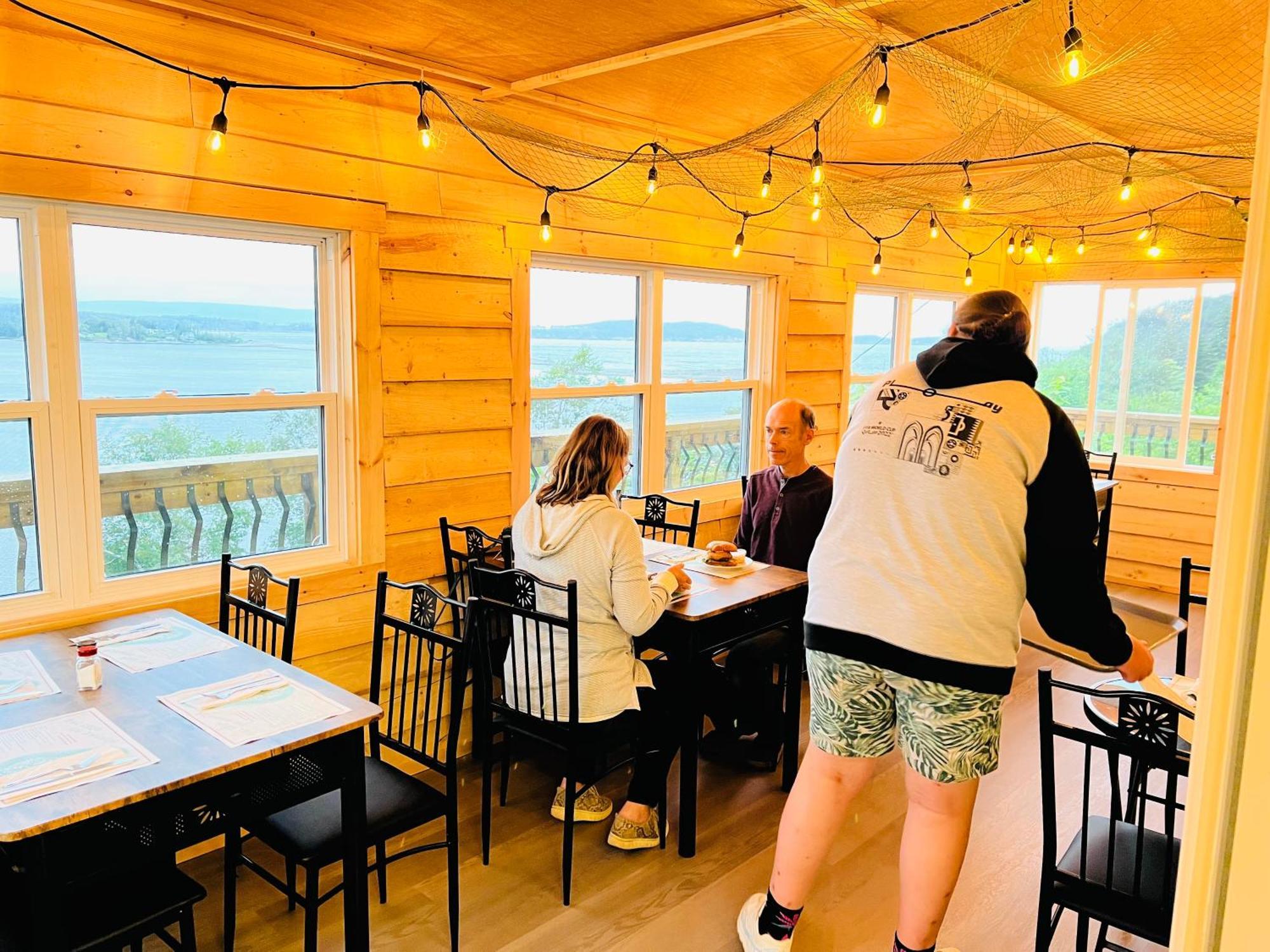 Knotty Pine Ocean Front Suite - Adults Only إينغونيش المظهر الخارجي الصورة