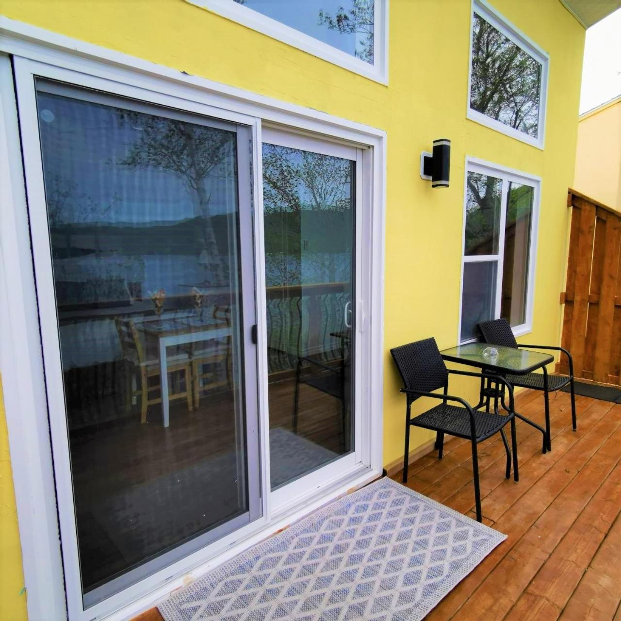Knotty Pine Ocean Front Suite - Adults Only إينغونيش الغرفة الصورة